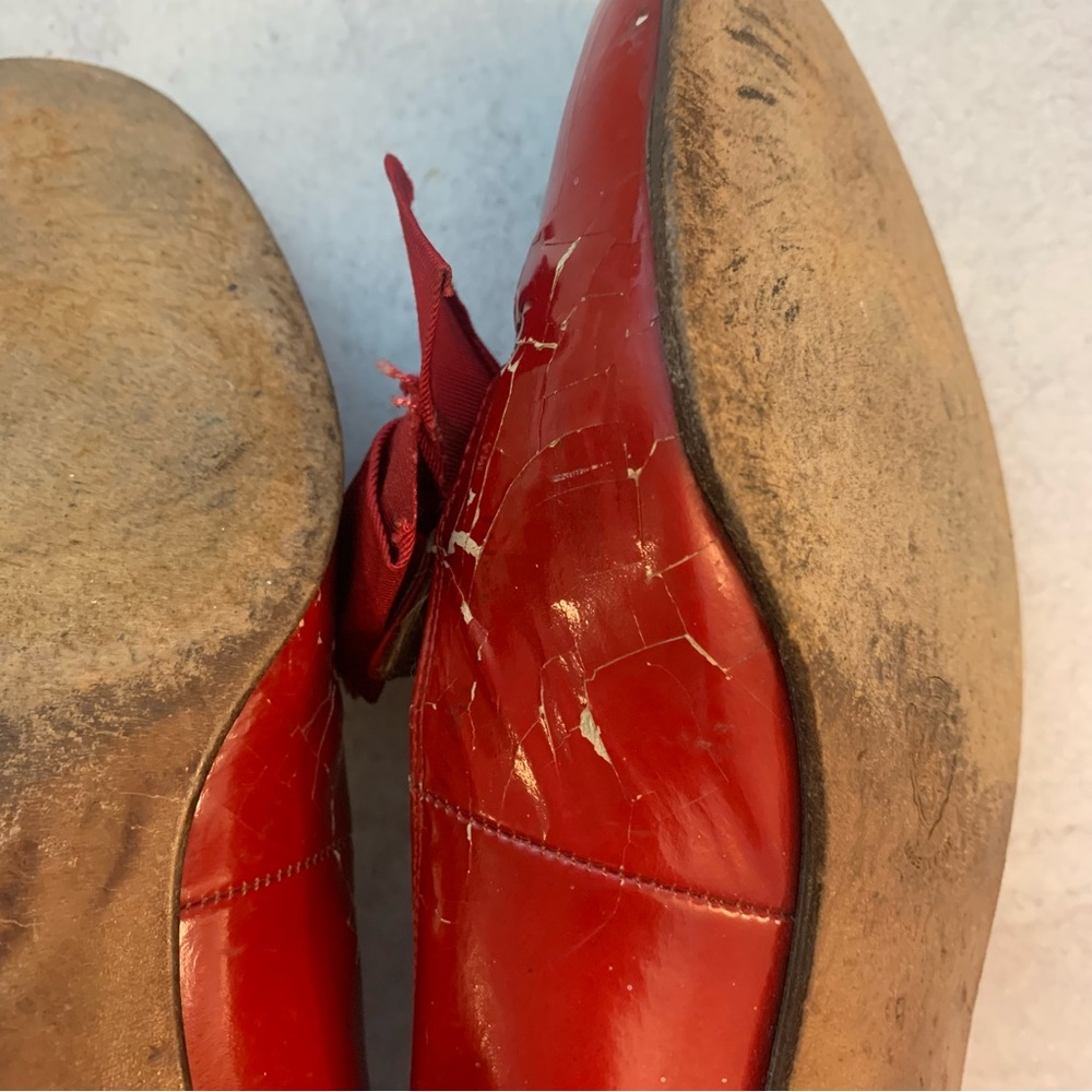 Gucci Vintage Rare Fine Red Shiny Patent Leather Bow Front Pointy loafers - Picture 9 of 16